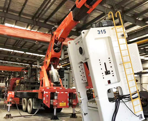 博野县附近随车吊出租，轻松解决运输难题