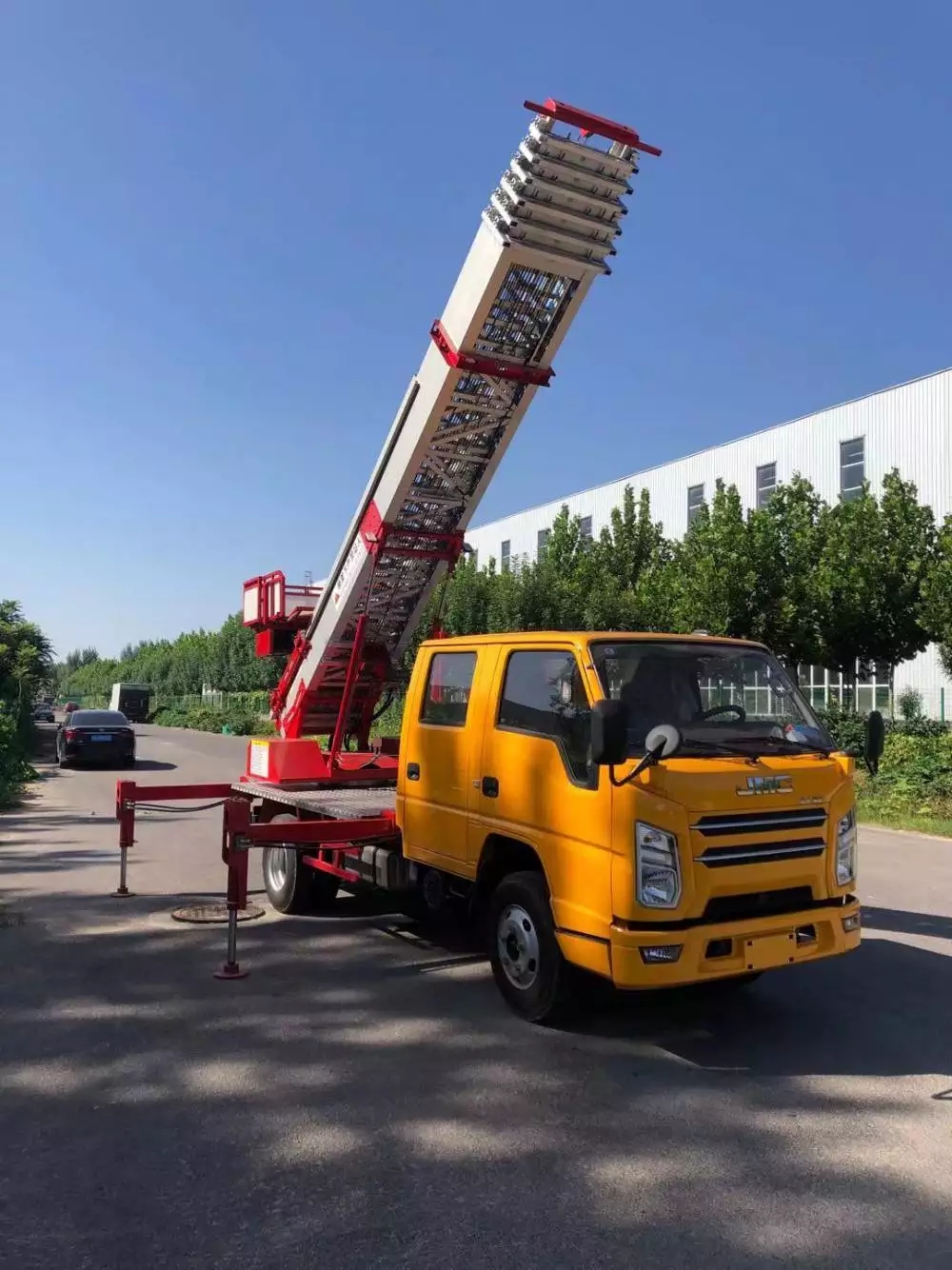 博野县附近的云梯车出租服务：轻松解决高空作业需求