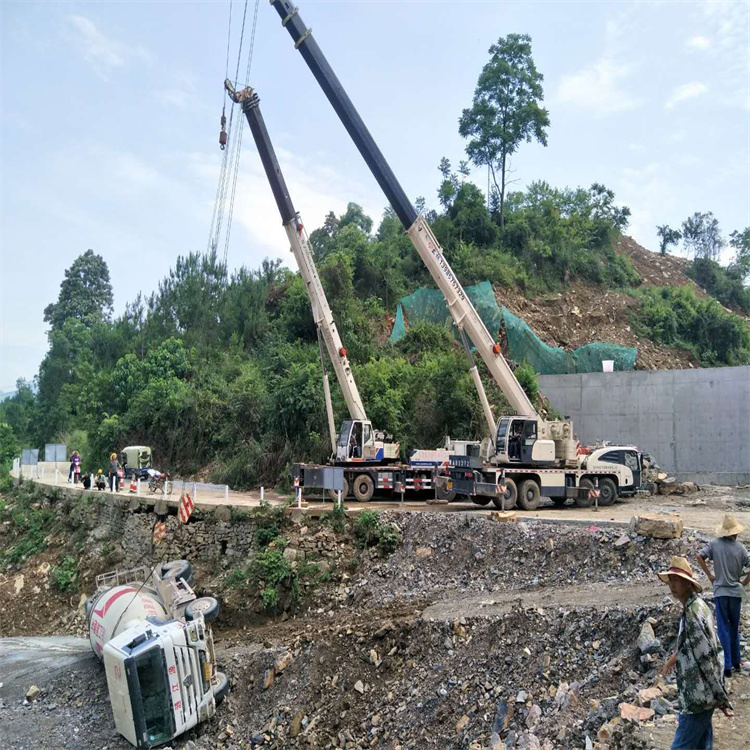 博野县汽车掉沟里叫吊车救援要多少钱
